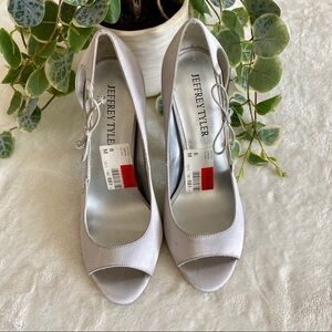 NWT Jeffrey Tyler silver shoes